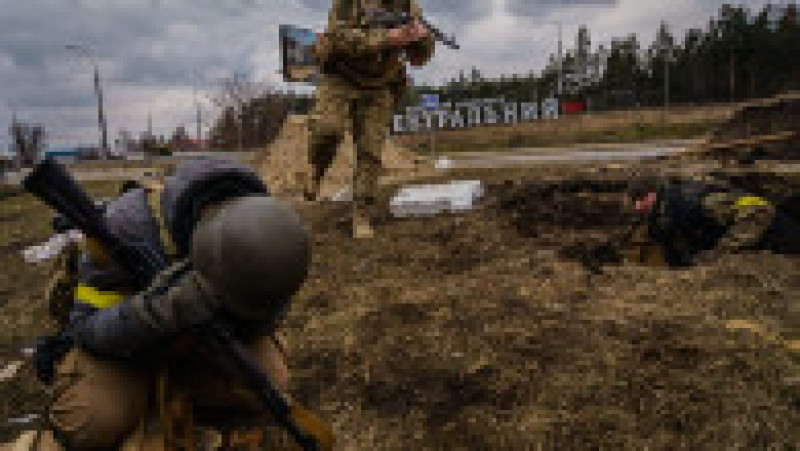 Militari ucraineni, care se adăpostesc de atacurile forțelor ruse. Foto: Profimedia Images | Poza 25 din 100