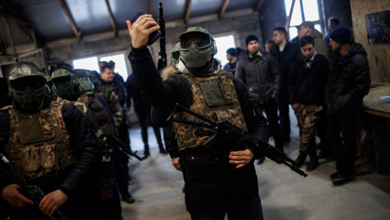 Civilii ucraineni se antrenează ca să apere țara. Foto: Profimedia Images