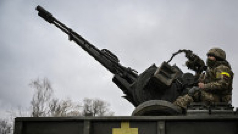 Centrul Kievului este mai bine protejat. Aici, profesioniștii se ocupă de apărare. Tancurile și lansatoarele de grenade și rachete sunt în poziție de-a lungul arterelor principale ale orașului. | Poza 15 din 21