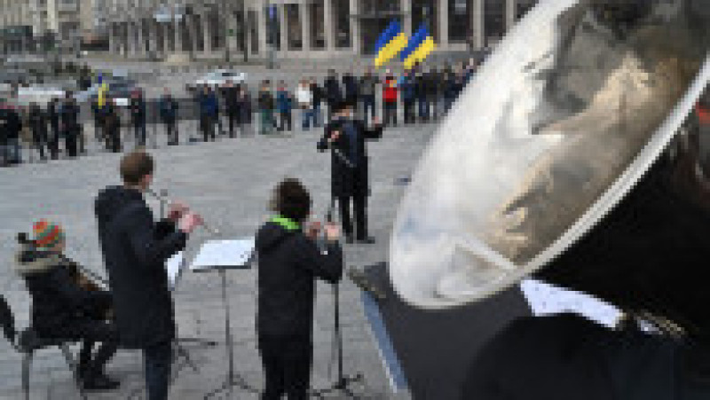 Membrii orchestrei din Kiev au improvizat un concert pentru pace. Foto: Profimedia Images | Poza 1 din 5