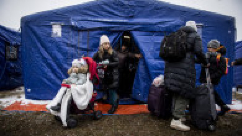 Refugiați ucraineni la vama Siret. Foto: Profimedia Images | Poza 10 din 11