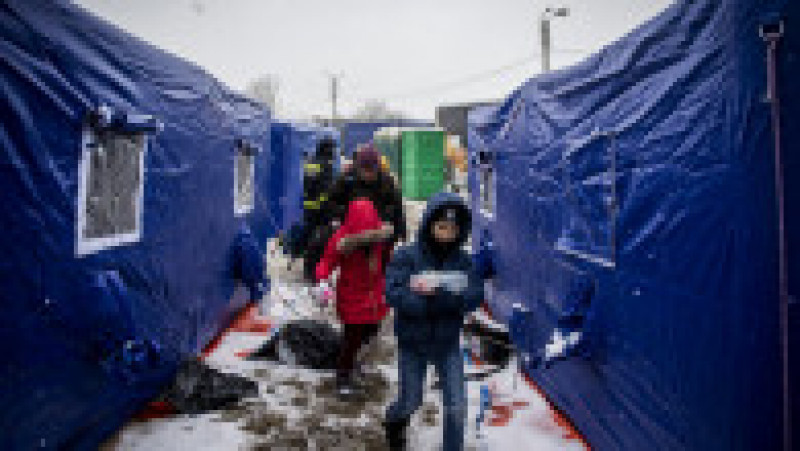 Refugiați ucraineni la vama Siret. Foto: Profimedia Images | Poza 6 din 11