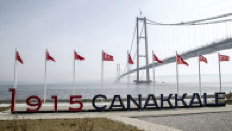 Turcia a inaugurat cel mai lung pod suspendat din lume, peste Strâmtoarea Dardanele. Foto: Profimedia | Poza 2 din 10