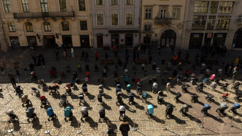 Protest cu cărucioare la Liov, în memoria copiilor uciși de la invazia rusă în Ucraina Foto: Profimedia Images