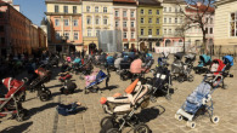 Protest cu cărucioare la Liov, în memoria copiilor uciși de la invazia rusă în Ucraina Foto: Profimedia Images | Poza 5 din 12
