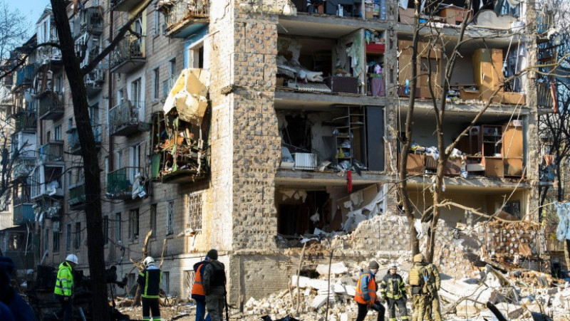 Bloc rezidențial din Kiev distrus de bombardamentele invadatorilor ruși. Foto: Profimedia Images