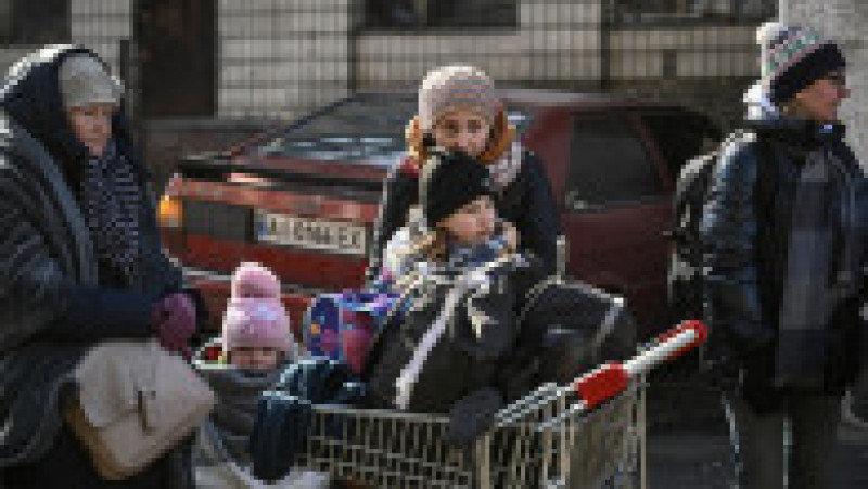 Evacuarea locuitorilor din Irpin. Foto: Profimedia Images | Poza 2 din 10