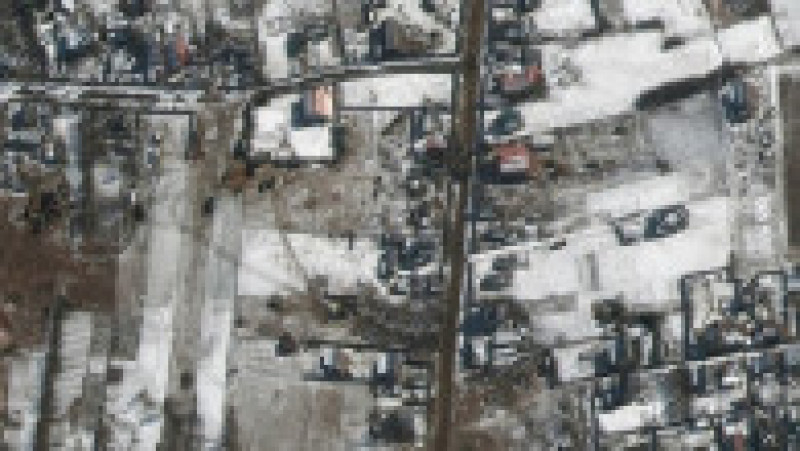 Noi imagini din satelit arată convoiul rusesc care se apropia de Kiev dispersat în păduri din zonă Foto: Maxar Technologies via CNN | Poza 5 din 6
