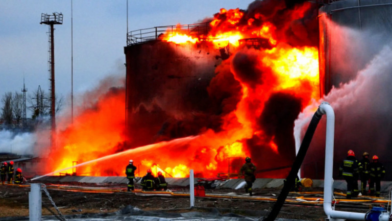Rușii au bombardat un depozit de carburanți din Liov. Foto: Profimedia Images