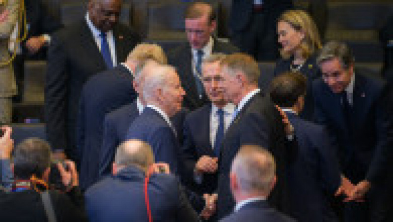 Președintele Klaus Iohannis discută cu președintele SUA Joe Biden și cu secretarul general al NATO Jens Stoltenberg. Foto: Administrația Prezidențială | Poza 9 din 9