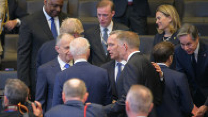 Președintele Klaus Iohannis discută cu președintele SUA Joe Biden și cu secretarul general al NATO Jens Stoltenberg. Foto: Administrația Prezidențială | Poza 2 din 9