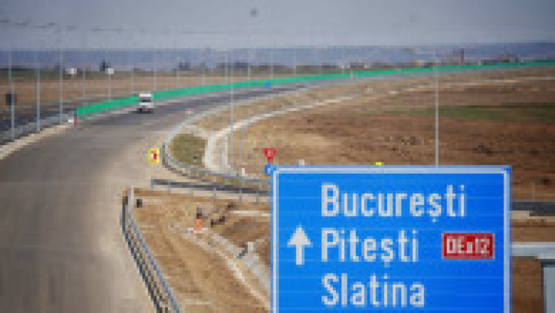 Primul lot al Drumului Expres Craiova-Piteşti va fi dat în scurt timp în circulaţie. Foto: Facebook/ Sorin Grindeanu | Poza 5 din 8