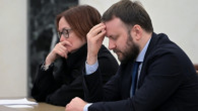 Elvira Nabiullina și consilierul prezidențial Maksim Oreșkin la ședința cu Vladimir Putin după anunțarea sancțiunilor impuse de Occident Rusiei ca urmare a invadării Ucrainei Foto: Profimedia Images | Poza 1 din 12