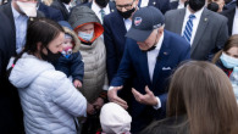 Joe Biden i-a vizitat pe refugiații ucraineni de pe stadionul național din Varșovia Foto: Profimedia Images | Poza 2 din 12
