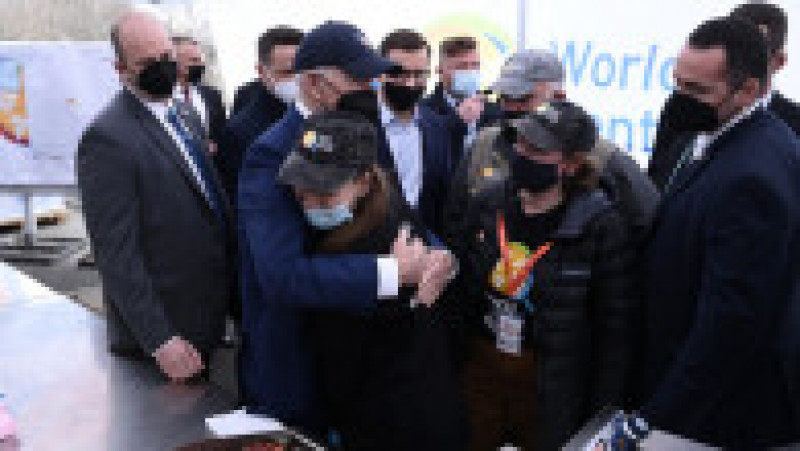 Joe Biden i-a vizitat pe refugiații ucraineni de pe stadionul național din Varșovia Foto: Profimedia Images | Poza 8 din 12