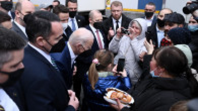 Joe Biden i-a vizitat pe refugiații ucraineni de pe stadionul național din Varșovia Foto: Profimedia Images | Poza 12 din 12