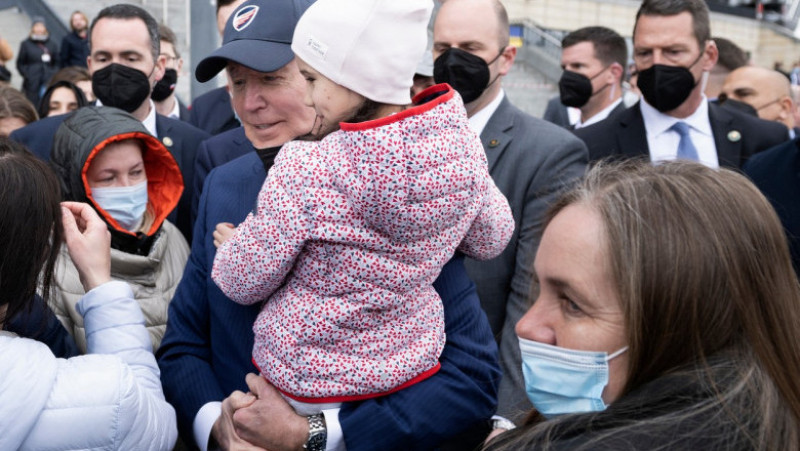 Joe Biden i-a vizitat pe refugiații ucraineni de pe stadionul național din Varșovia Foto: Profimedia Images