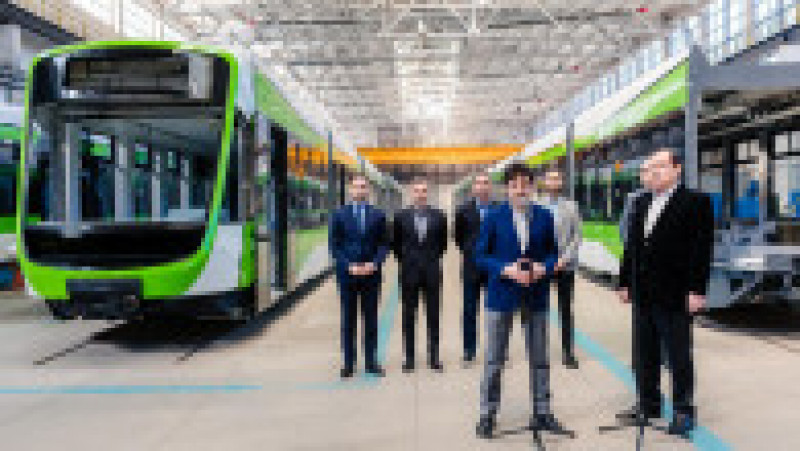 Primarul general Nicușor Dan a vizitat fabrica de tramvaie Astra Vagoane Călători Arad. Foto: PMB | Poza 1 din 5