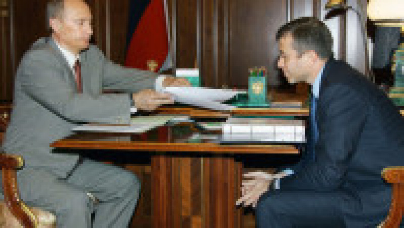 Vladimir Putin și Roman Abramovici la o întâlnire din 2005, când oligarhul rus era guvernator al regiunii Ciukotka Foto: Profimedia Images | Poza 4 din 17