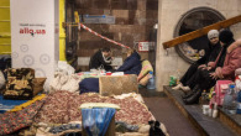 Mii de locuitori din Harkov se adăpostesc în stațiile de metrou din oraș | Poza 8 din 12