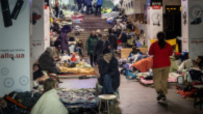 Mii de locuitori din Harkov se adăpostesc în stațiile de metrou din oraș | Poza 5 din 12