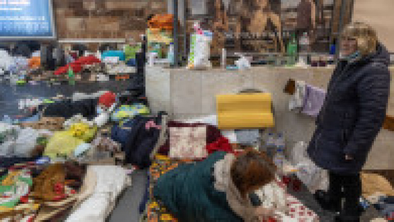 Mii de locuitori din Harkov se adăpostesc în stațiile de metrou din oraș | Poza 3 din 12