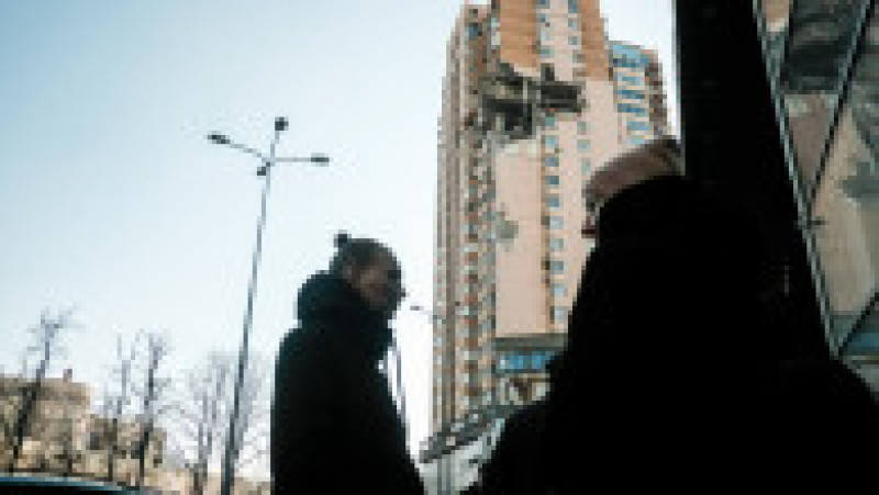 Clădire bombardată într-un cartier rezidențial din Kiev. Foto: Profimedia Images | Poza 5 din 8