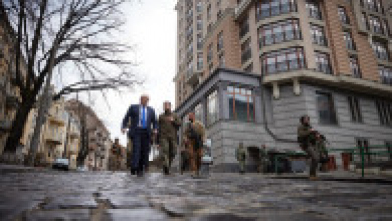 Boris Johnson și Volodimir Zelenski s-au plimbat prin centrul Kievului Foto: Profimedia Images | Poza 20 din 30