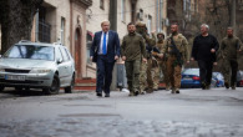 Boris Johnson și Volodimir Zelenski s-au plimbat prin centrul Kievului Foto: Profimedia Images | Poza 12 din 30
