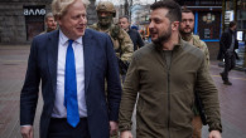 Boris Johnson și Volodimir Zelenski s-au plimbat prin centrul Kievului Foto: Profimedia Images | Poza 26 din 30