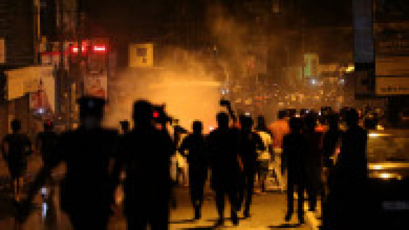 Forțele de securitate au tras cu gaze lacrimogene și tunurile cu apă pentru a-i alunga pe protestatari. Foto: Profimedia Images | Poza 8 din 17
