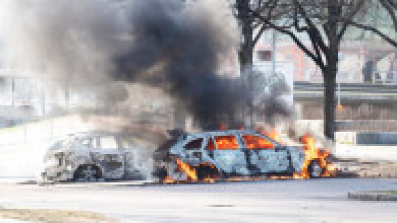 Două mașini au fost incendiate într-o parcare la Norrkoping Foto: Profimedia Images | Poza 5 din 15