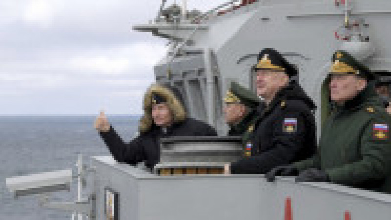 Ianuarie 2020. Vladimir Putin (stânga) asistă la exerciții militare în Marea Neagră alături de generalul Aleksandr Dvornikov (dreapta) Foto: Profimedia Images | Poza 3 din 11