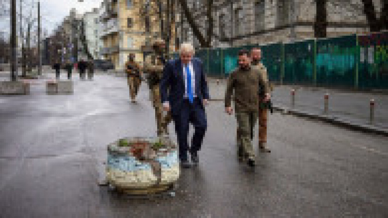 Boris Johnson și Volodimir Zelenski s-au plimbat prin centrul Kievului Foto: Profimedia Images | Poza 7 din 30