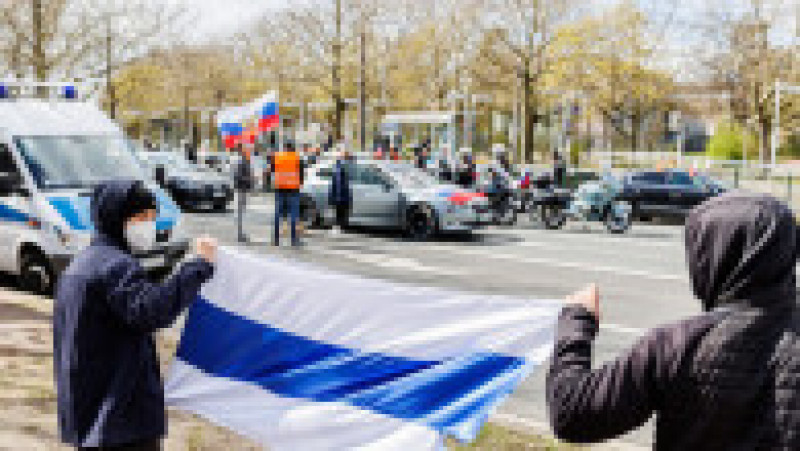Steagul alb-albastru-alb a devenit simbolul împotrivirii față de invazia rusă din Ucraina Foto: Profimedia Images | Poza 5 din 22