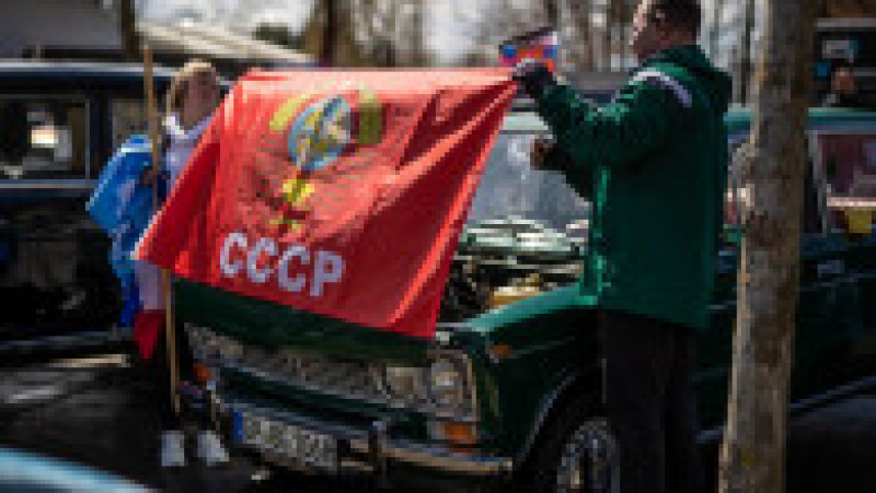 Rușii din Germania demonstrează în mașini cu simboluri sovietice Foto: Profimedia Images | Poza 22 din 22