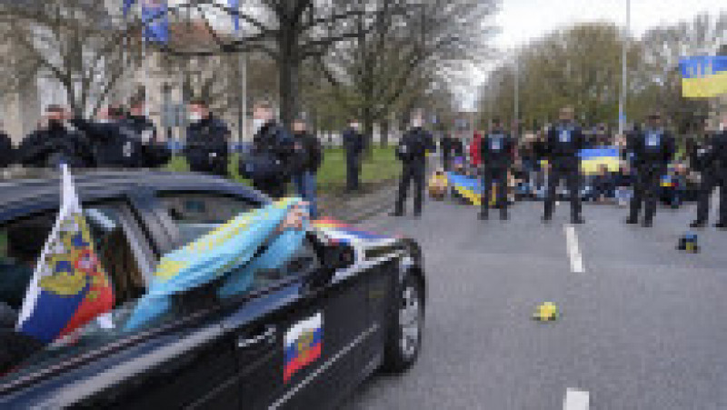 Germania. Demonstranții pro-ruși sunt întâmpinați de demonstranți pro-ucraineni Foto: Profimedia Images | Poza 8 din 22