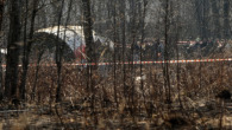 Accidentul aviatic din 10 aprilie 2010 a făcut 96 de morţi, printre care preşedintele Kaczynski şi soţia sa, precum şi mai mulţi înalţi responsabili polonezi, care mergeau în Rusia pentru a aduce un omagiu victimelor masacrului de la Katyn, în apropiere de Smolensk, din 1940. Sursa foto: Profimedia Images | Poza 2 din 28