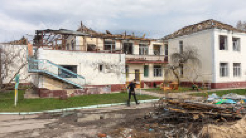 O vedere a unei grădinițe distruse în regiunea Kiev ca urmare a invaziei Ucrainei de către forțele de ocupație ruse. Foto: Profimedia Images | Poza 2 din 8