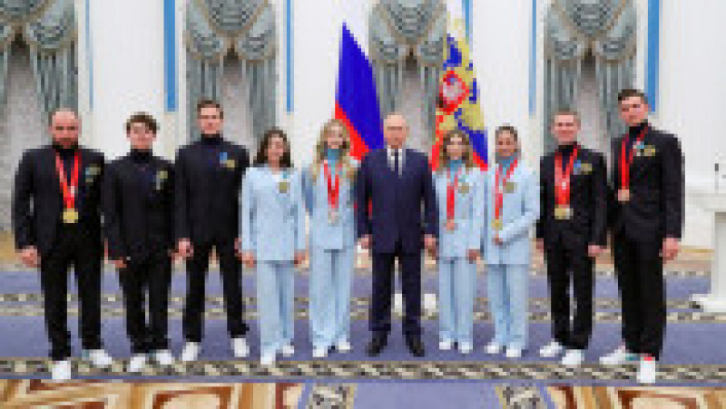  Vladimir Putin și sportivii olimpici ruși FOTO: Profimedia Images | Poza 6 din 17