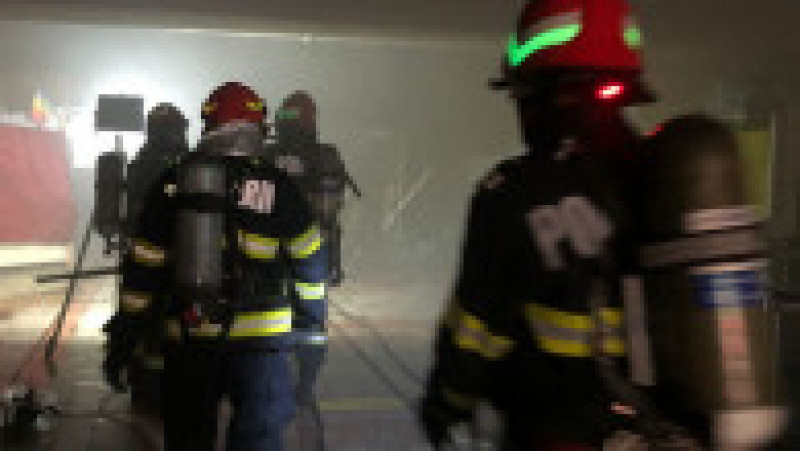 Incendiu la clădirea Halelor Centrale din Ploieşti cu degajare mare de fum. Foto: ISU Prahova | Poza 5 din 7