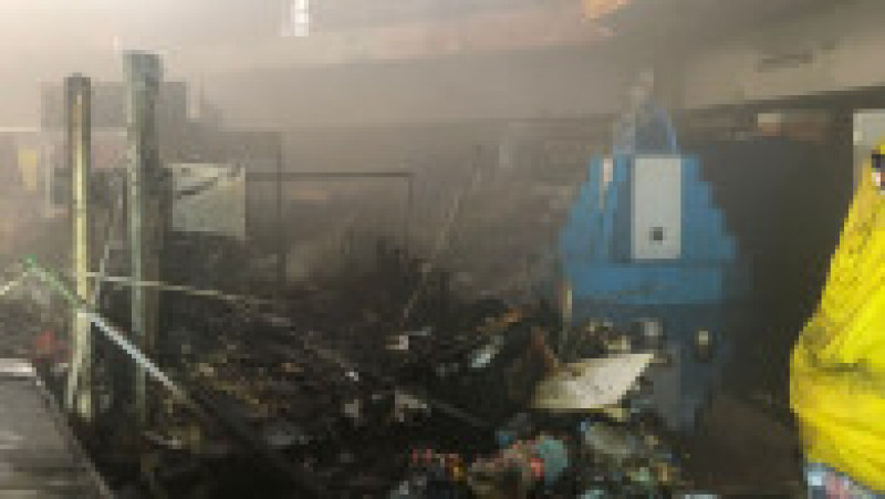 Incendiu la clădirea Halelor Centrale din Ploieşti cu degajare mare de fum. Foto: ISU Prahova | Poza 2 din 7