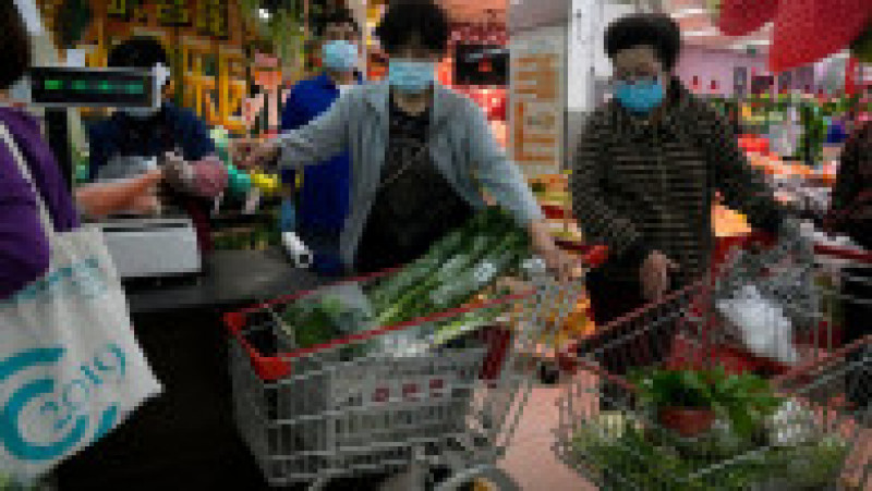 Locuitorii Beijingului golesc magazinele de teama unei noi carantine anti-COVID. Foto: Profimedia | Poza 5 din 10