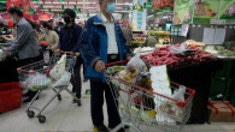 Locuitorii Beijingului golesc magazinele de teama unei noi carantine anti-COVID. Foto: Profimedia | Poza 6 din 10