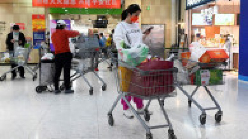 Locuitorii Beijingului golesc magazinele de teama unei noi carantine anti-COVID. Foto: Profimedia | Poza 4 din 10