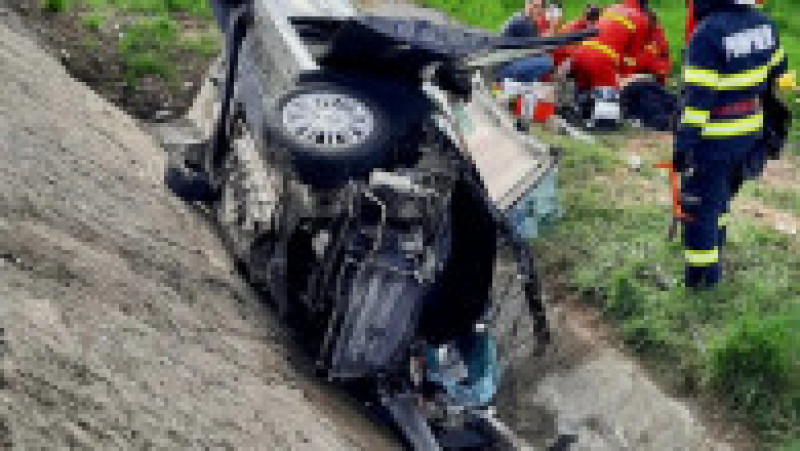 Două persoane, o femeie de 53 de ani şi un bărbat în vârstă de 20 de ani, au murit în urma unui accident rutier care a avut loc pe DN 1. Foto: sibiuindependent.ro | Poza 3 din 3