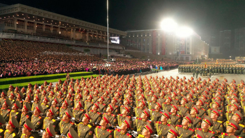 Paradă militară grandioasă în Coreea de Nord, la 90 de ani de la înființarea Armatei Revoluționare a Poporului Coreean. Foto: Profimedia
