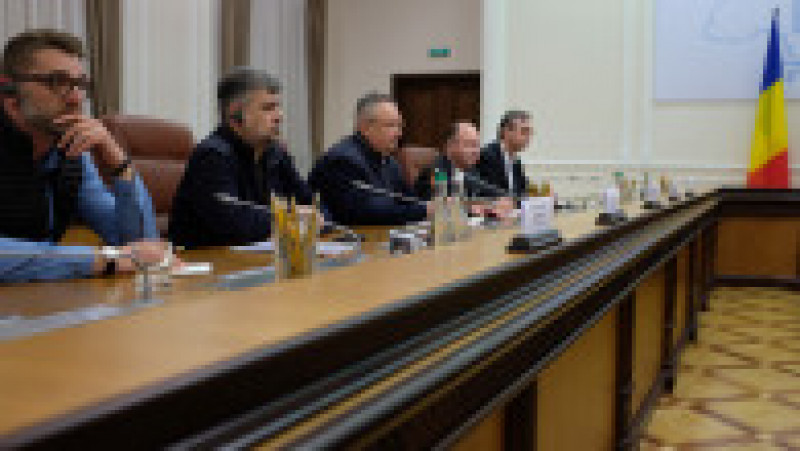 Ciucă, Ciolacu și Aurescu, discuții la Kiev cu președintele Zelenski. | Poza 2 din 14