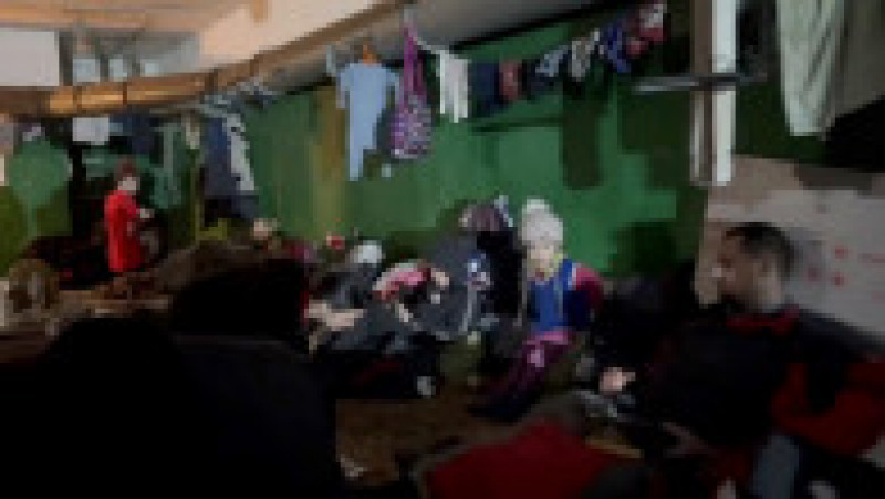 Civili adăpostiți în subteranele combinatului Azovstal din Mariupol. Foto: Profimedia Images | Poza 13 din 14