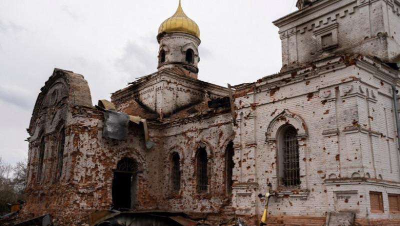 Biserică distrusă de atacurile rusești la Lukașvika, în nordul Ucrainei. Foto: Profimedia